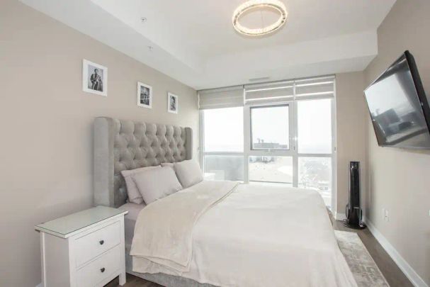 550 North Service Road - 1102 — 1 Bedroom - Photo 1