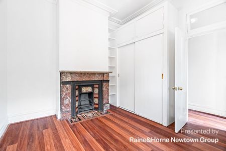 Oasis of charm offering 3 beds plus separate studio - Photo 3