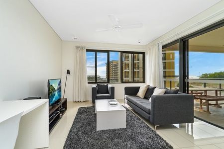 LUXURY LIVING IN WHARF PRECINCT - 6 MONTHS LEASE - Photo 2