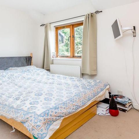 3 Bedroom, 2 bath, 1 reception Flat - Photo 1