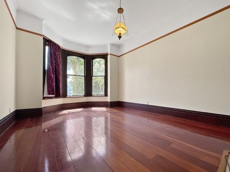 Welcome to 231 Adelaide Road - Photo 3