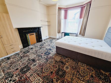 7 Bed Student Accommodation - Photo 5