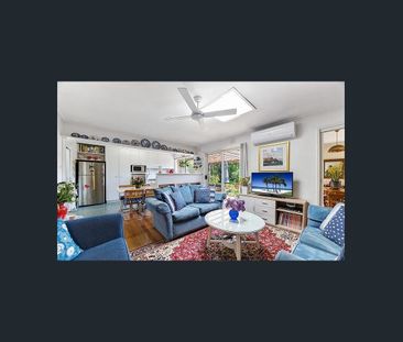 Charming Court Oasis - Photo 2