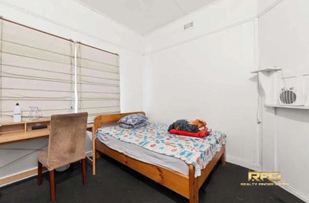106 Monash St, Sunshine VIC 3020 - Photo 2