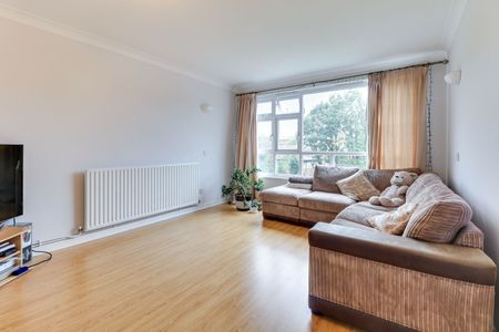 2 bedroom apartment to rent Chesterfield Court, Cranes Park, Surbiton, KT5 - Photo 2