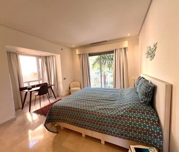 Luxury penthouse for rent in Marbella, Andalusia - Photo 4