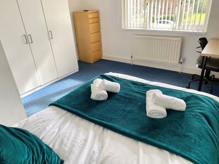 9 Bed Student Accommodation - Photo 4