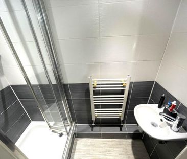 3 bedroom flat to rent - Photo 1