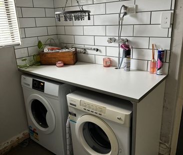 3 BEDROOM FAMILY HOME - Photo 3