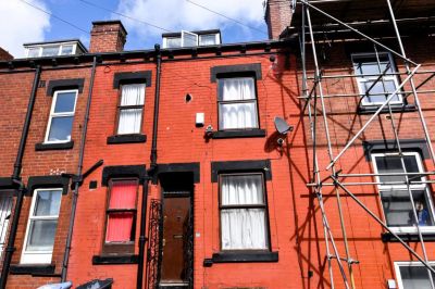 2 bedroom House in Harold Place, Leeds - Photo 1