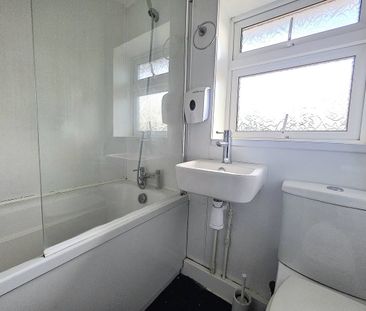 Staplehurst Road, Reigate, RH2 - Photo 6