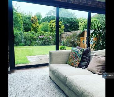 4 bedroom semi-detached house to rent - Photo 3