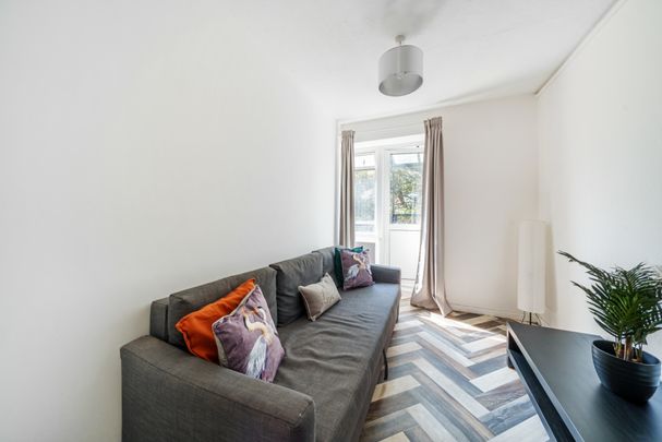 Churchill Gardens, Pimlico, London, SW1V - Photo 1