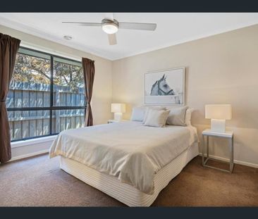 Location, style and comfort! - Photo 2