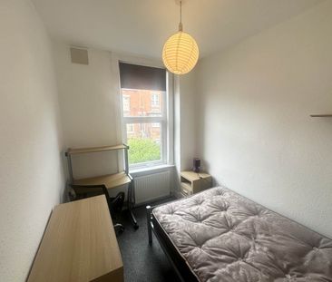 Wetherby Grove, Burley, Leeds - Photo 5