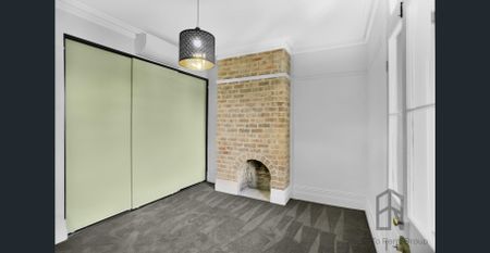 Modern inner city terrace living! - Prime location! - Photo 4