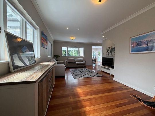 5 Bedroom with view in Mt Wellington - Photo 1