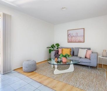 Endless Comfort Awaits - 31 Quarrion Court, Hoppers Crossing - Photo 2
