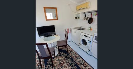 Fully Furnished granny flat - Photo 2