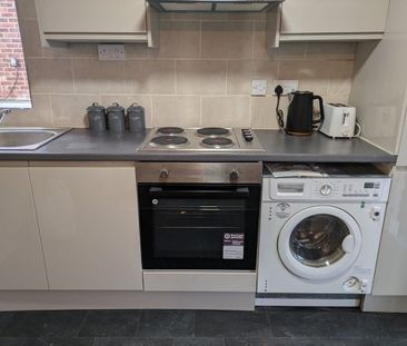 Room in a Shared House, Halliday Road, M40 - Photo 6