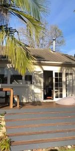 Home with additional self contained unit - Photo 3