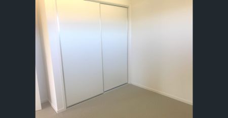 Modern Townhouse - Photo 3