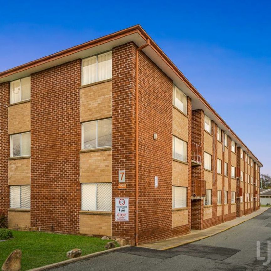 Spacious 2 Bedroom Unit - Photo 1