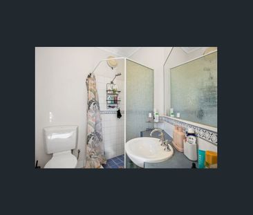 PRIVATE REAR TOWNHOUSE - WALK TO LEEDERVILLE STRIP - Photo 6