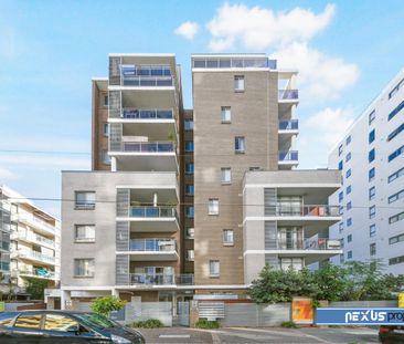 Luxury unit between Westfield & Station - Photo 6