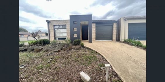 20 Shandeau Boardwalk, Melton West - Photo 3