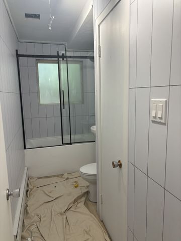 Beau grand 4 1/2, Limoilou Frais peint, libre Rénové - Photo 3