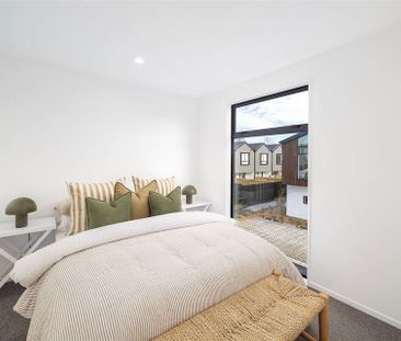Edgeware Modern Comfort – 2 Bed / 2 Bath Townhouse - Photo 1