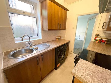 2 bedroom flat to rent - Photo 5
