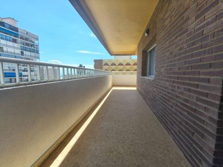 3 room luxury Flat for rent in Alicante, Spain - Photo 3