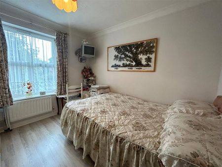 5 bedroom detached house to rent - Photo 2