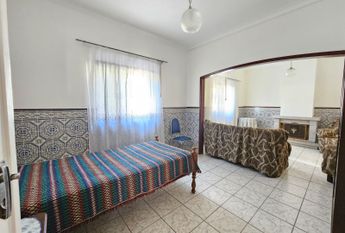 Floor 3 bedroom villa with suite located in Cacia!