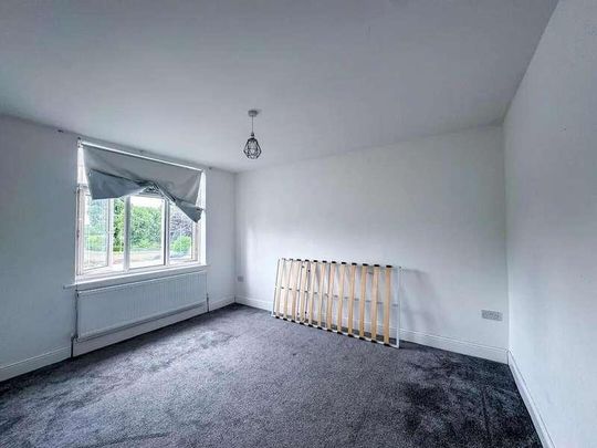 Westrow Drive, Barking, IG11 - Photo 1