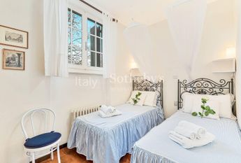 Elegante villa con giardino a due passi dal mare