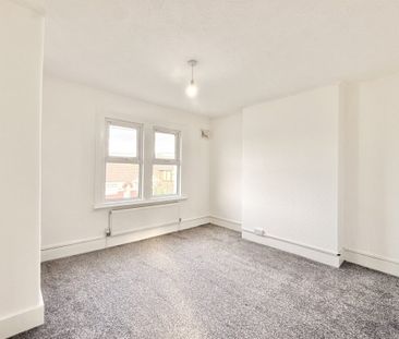 2 bed House Rectory Road, SS5 - Photo 3