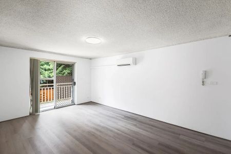 “Freshly Painted 2 Bedroom Unit with DOUBLE car garage” - Photo 2