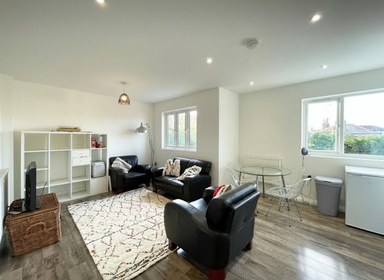 1 bedroom in a flat share to rent - Photo 1