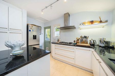 4 bedroom maisonette to rent - Photo 2