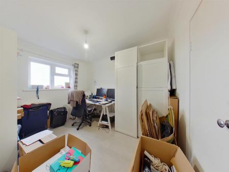 3 bedroom flat to rent - Photo 4