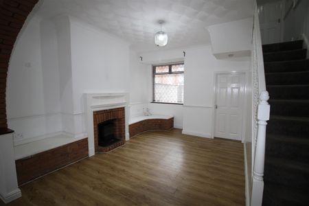 3 Bedroom End of Terrace House for Rent - Photo 3