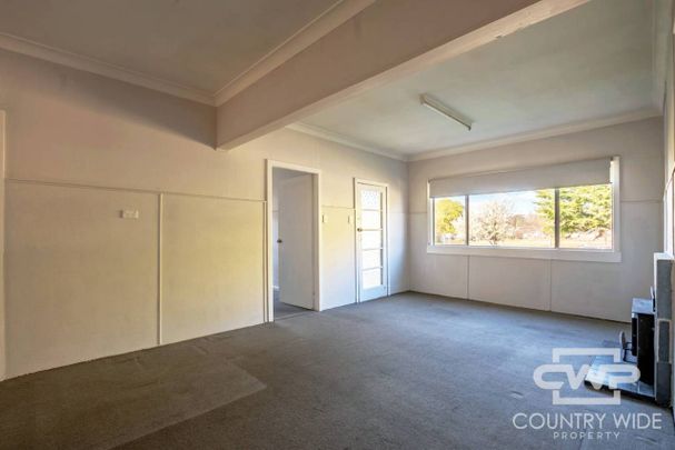 Family home in the heart of town - Photo 1