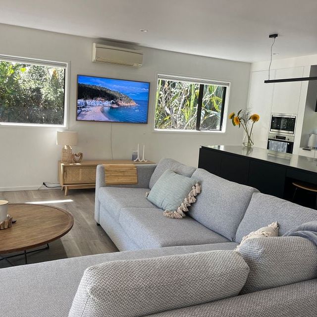 Beach Cottage in Narrow Neck - Photo 1