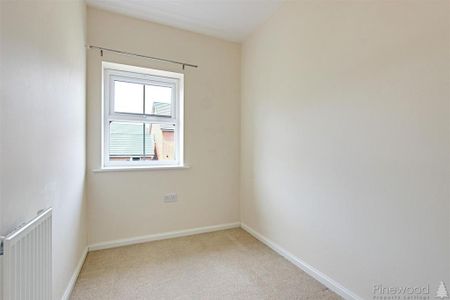 3 bedroom semi-detached house to rent - Photo 3
