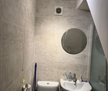 Room in a Shared House, Westcroft Way, NW2 - Photo 1