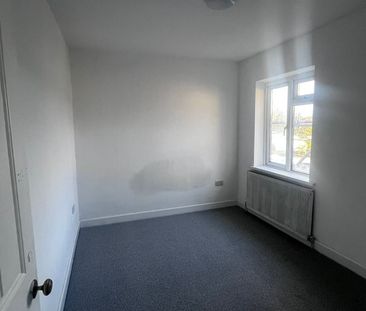 5 Bed Semi-Detached House, Duke Road, IG6 - Photo 3