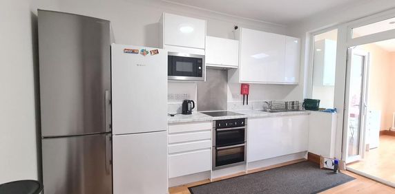 House share to rent - Photo 2